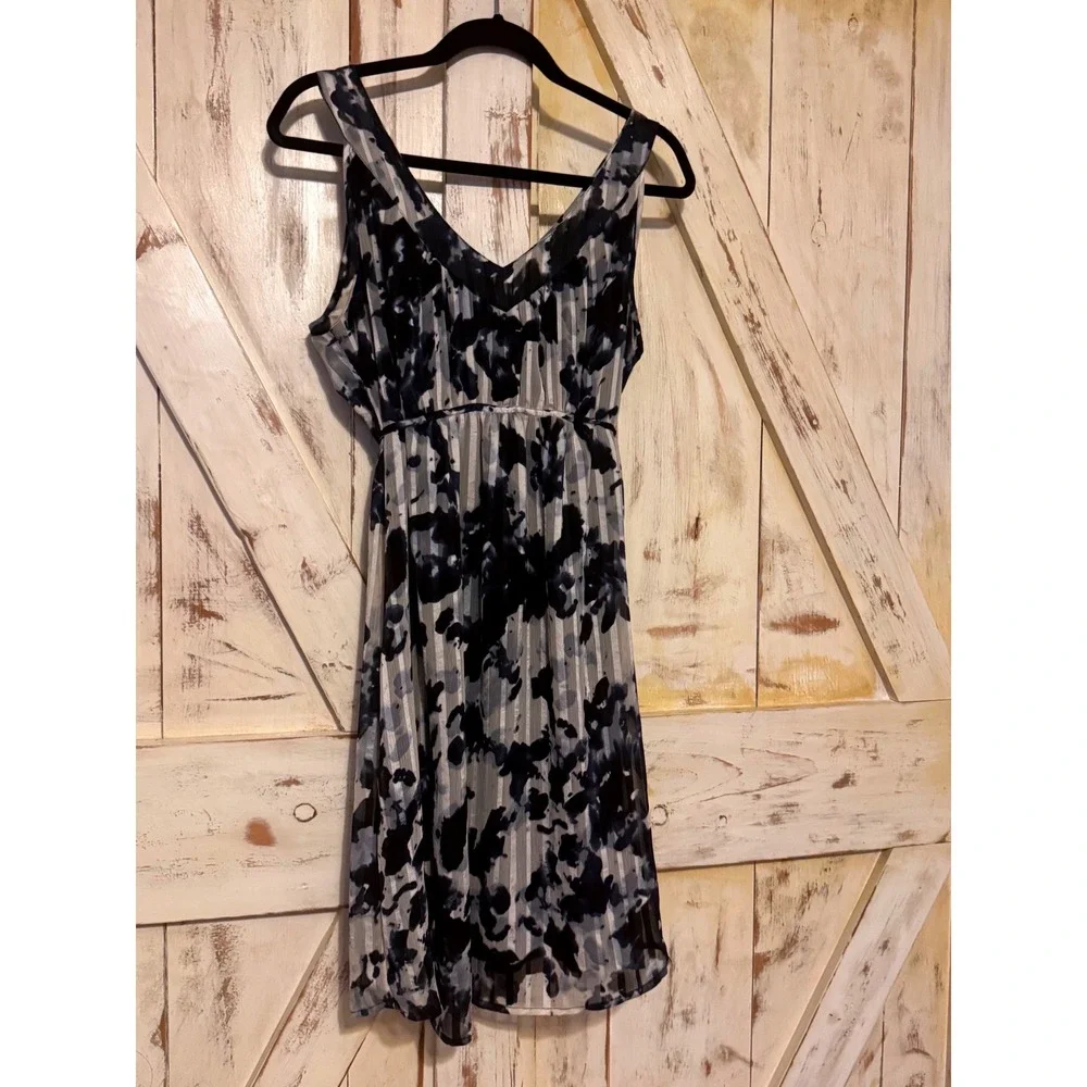 Motherhood Maternity pre owned